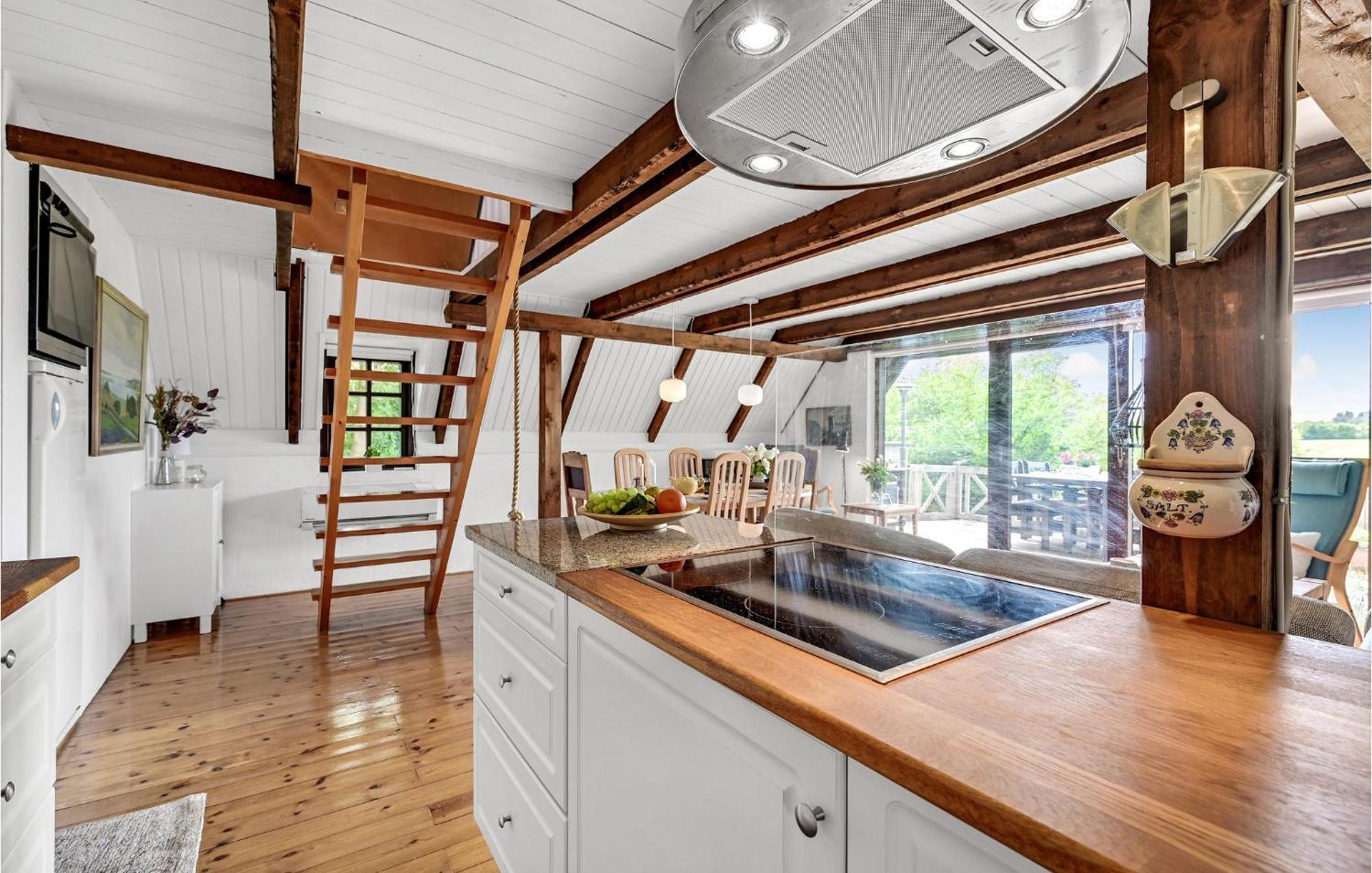 Stunning Home In Logstrup With Kitchen Extérieur photo
